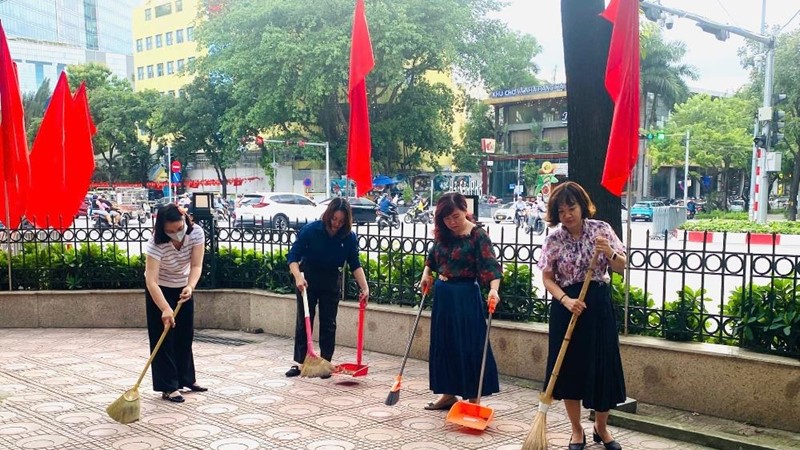 Hội LHPN phường Ngọc Hà: Ra quân tổng vệ sinh môi trường chào mừng Đại lễ 2/9