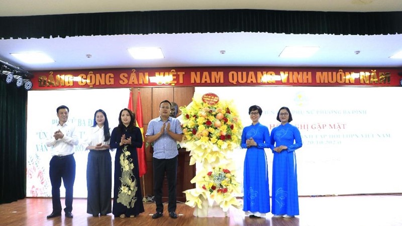 Đồng chí Phạm Quang Thanh, Thành ủy viên, Bí thư Đảng ủy, Chủ tịch HĐND phường Ba Đình trở thành hội viên danh dự của tổ chức Hội