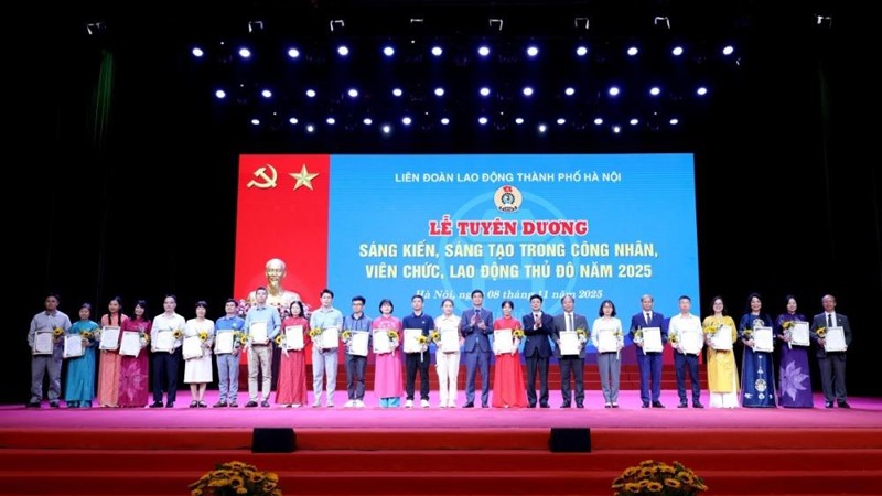 Tôn vinh công nhân, người lao động giỏi nghề, có nhiều sáng kiến, sáng tạo