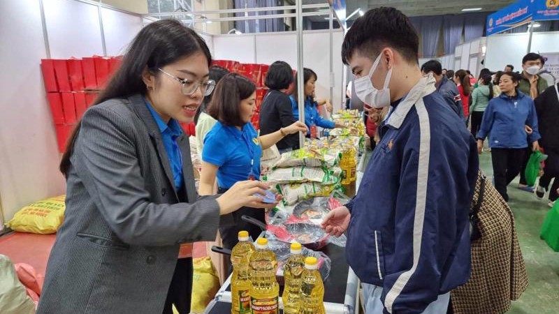 Chợ Tết Công đoàn dành cho công nhân lao động dịp Tết Nguyên đán