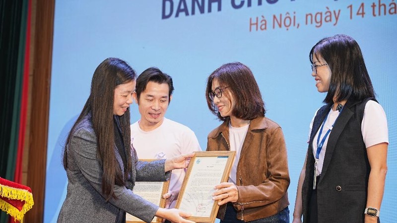 Trao tặng 2.010 suất tầm soát ung thư và tổ chức “Gian hàng 0 đồng” cho phụ nữ yếu thế