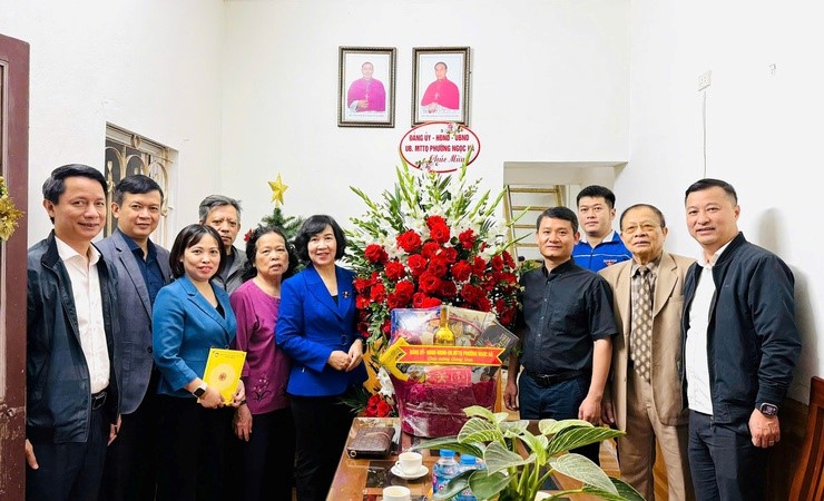 Phường Ngọc Hà: Thăm, chúc mừng các xứ, họ nhân dịp Noel 2025