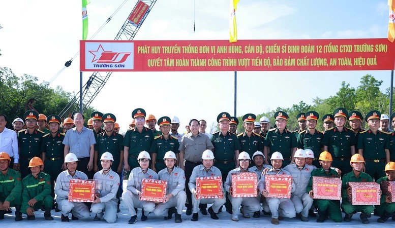 Thủ tướng kiểm tra, đôn đốc một số dự án hạ tầng chiến lược tại Cà Mau