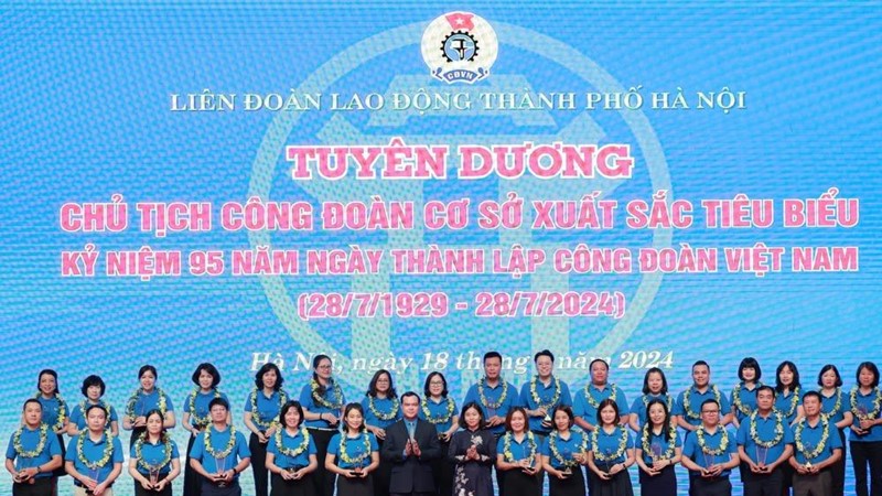 Tuyên dương Chủ tịch công đoàn cơ sở xuất sắc tiêu biểu trong công tác đối thoại và thương lượng tập thể