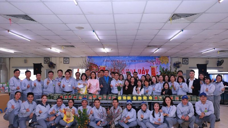 Gần 1.000 đoàn viên, người lao động Công ty TOTO Việt Nam tham gia chương trình “Tết sum vầy”