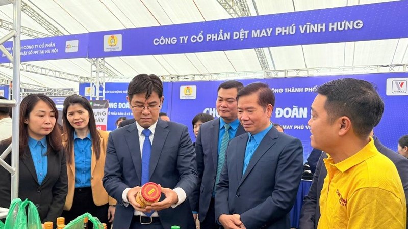 “Chợ Tết Công đoàn” đến với hàng ngàn công nhân lao động