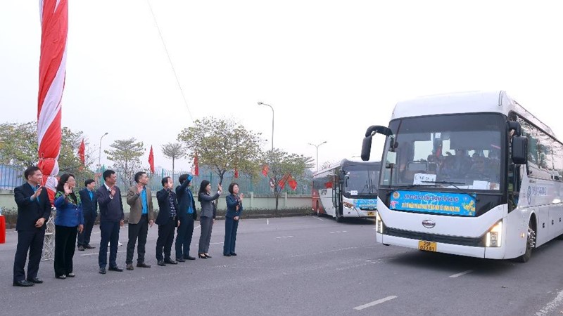 26 chuyến xe Công đoàn đưa 1.200 công nhân về quê đón Tết 