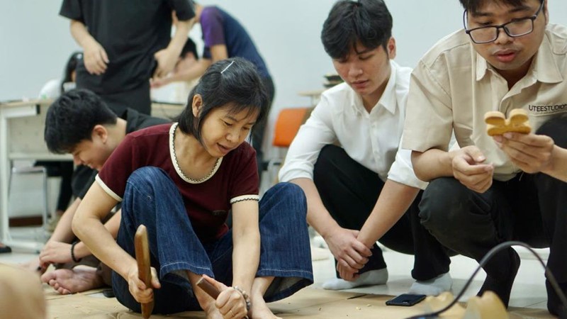 Người “giữ lửa” làng nghề bằng tâm huyết và đôi tay sáng tạo