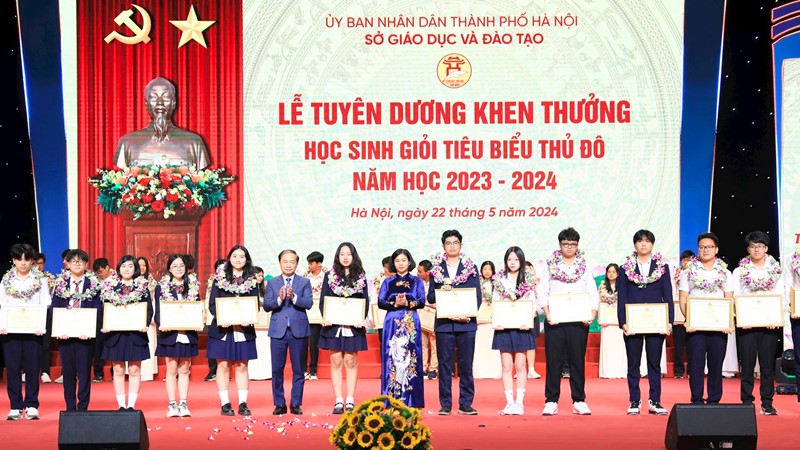 Tuyên dương, khen thưởng học sinh giỏi tiêu biểu Thủ đô năm học 2023-2024