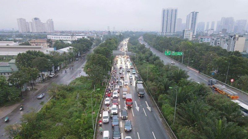 Hà Nội: Các phương tiện đã lưu thông trở lại trên nhiều tuyến đường sau ngập