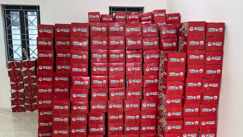 Tạm giữ hơn 1.000 thùng bánh nghi nhập lậu tại xã La Phù, Hoài Đức