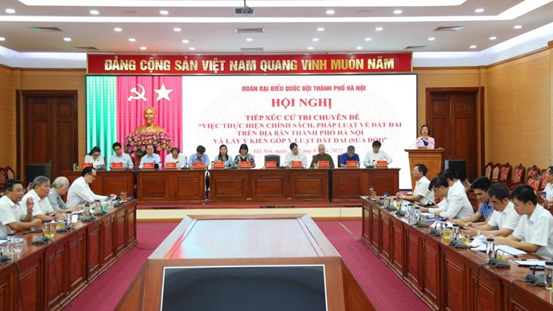 Đoàn đại biểu Quốc hội thành phố Hà Nội tiếp xúc cử tri, lấy ý kiến đóng góp  Luật Đất đai (sửa đổi)