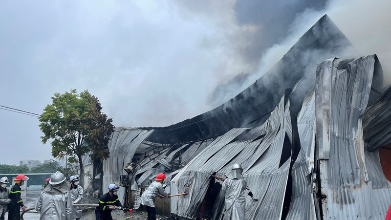 Vụ cháy nhà xưởng khiến 1 người chết ở Hà Đông: Khởi tố vụ án hình sự để điều tra