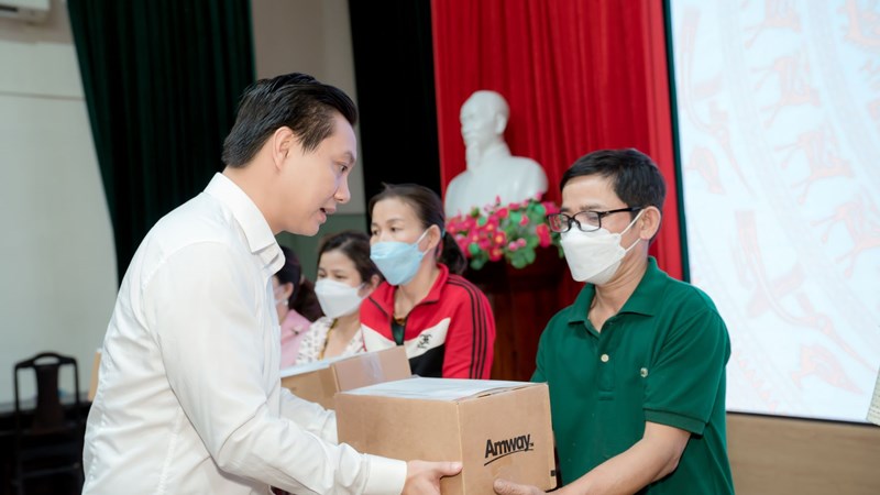 Amway Việt Nam ủng hộ 1 tỷ đồng hỗ trợ người dân khắc phục thiên tai