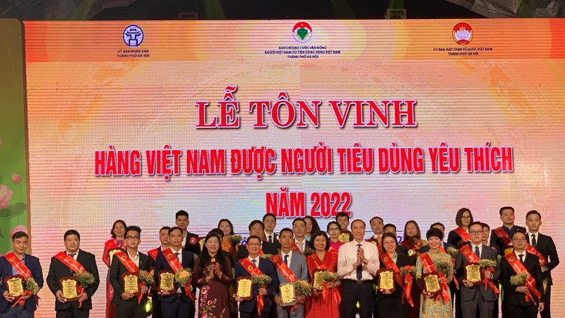 150 doanh nghiệp được vinh danh “Hàng Việt Nam được người tiêu dùng yêu thích” Hà Nội năm 2022