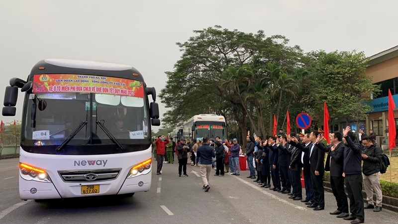 Những chuyến xe miễn phí đưa hơn 1.200 công nhân về quê đón Tết Nguyên đán 2023
