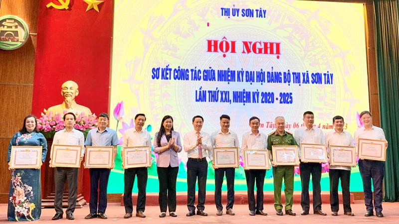 Thị ủy Sơn Tây chú trọng công tác xây dựng, chỉnh đốn Đảng và hệ thống chính trị từ thị xã tới cơ sở