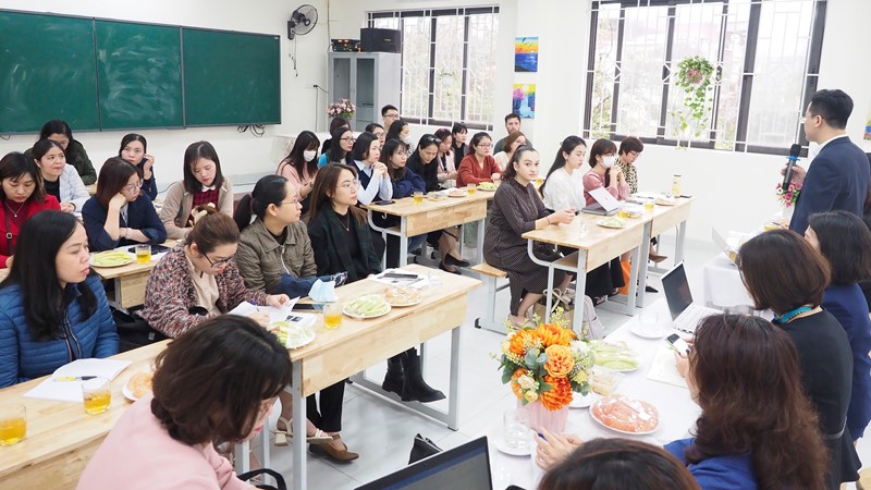 Học sinh sôi nổi thể hiện khả năng ngoại ngữ trong giờ học không tiếng Việt