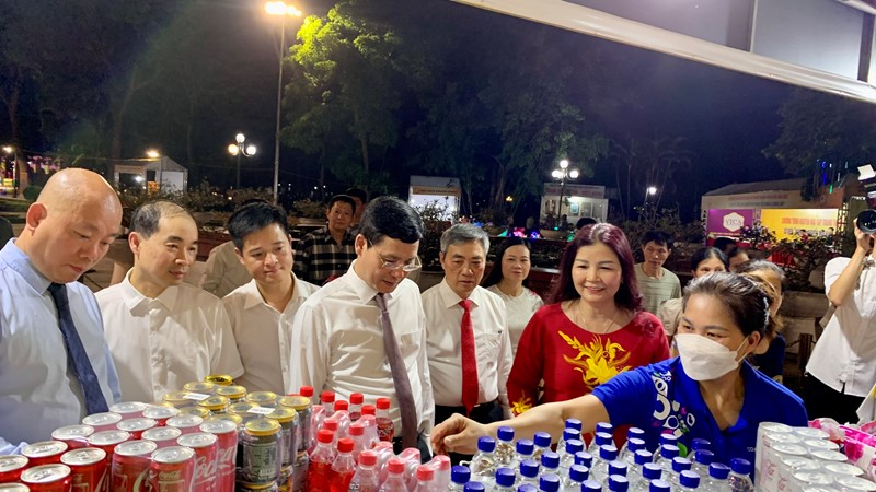 Giảm giá đến 100% nhiều mặt hàng