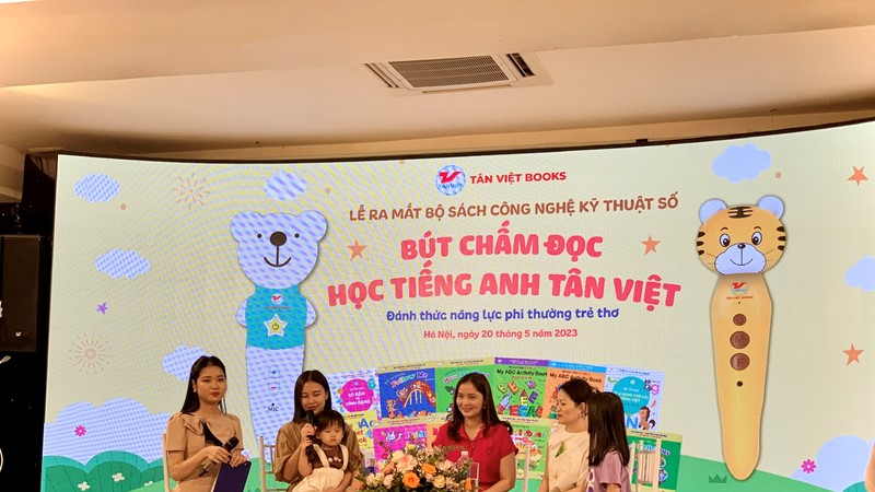 Hè này có “cô gia sư” học tiếng Anh, trẻ được đánh thức năng lực phi thường  trẻ thơ 