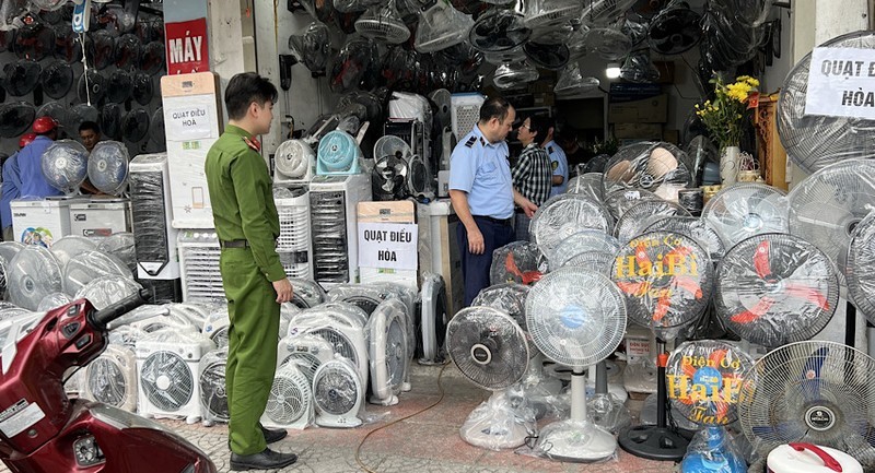 Xử lý nghiêm và công bố cơ sở vi phạm nâng giá các thiết bị điện