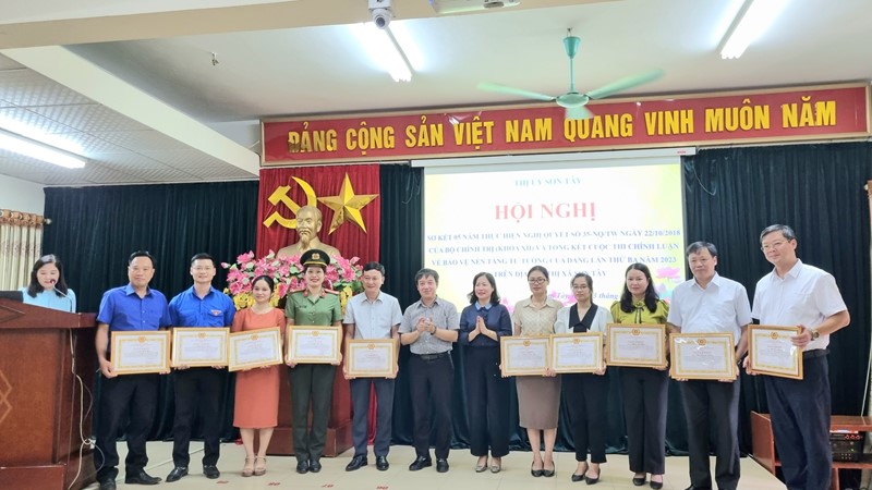 Sơn Tây: Khen thưởng nhiều tập thể, cá nhân có thành tích xuất sắc trong bảo vệ nền tảng tư tưởng của Đảng