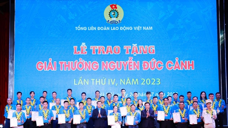 19 nữ công nhân được nhận giải thưởng Nguyễn Đức Cảnh 