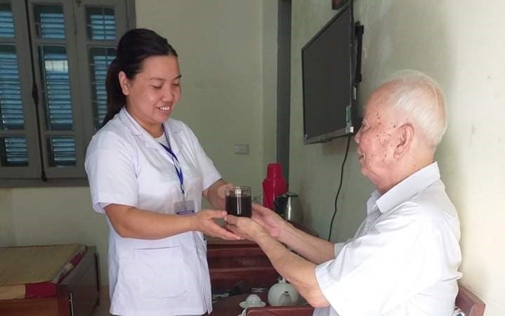 Điều dưỡng chăm sóc người có công để tỏ lòng biết ơn sâu sắc