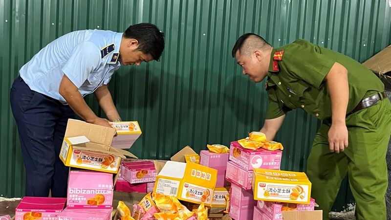 Phát hiện 4.608 chiếc bánh trung thu nhãn hiệu bibizan nhập lậu