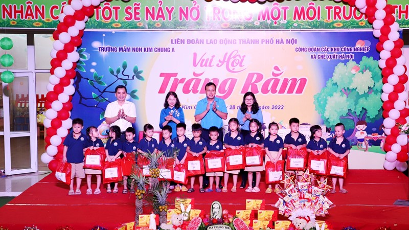 Trung thu ấm áp cho con công nhân Khu công nghiệp chế xuất Hà Nội