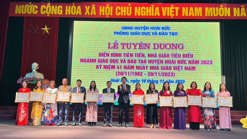 Hoài Đức: Tuyên dương nhiều điển hình tiên tiến và nhà giáo tiêu biểu