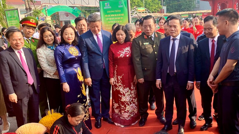 Ứng Hoà khai mạc triển lãm giới thiệu sản phẩm OCOP làng nghề