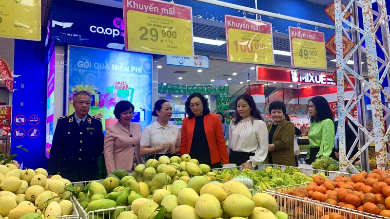Lượng khách hàng mua sắm ở siêu thị tăng mạnh