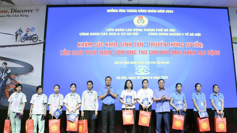 Hơn 600 công nhân Khu Công nghiệp và chế xuất Hà Nội được khám sức khỏe miễn phí