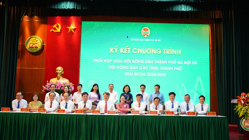 Hội Nông dân thành phố Hà Nội ký chương trình phối hợp với Hội Nông dân 33 tỉnh, thành phố