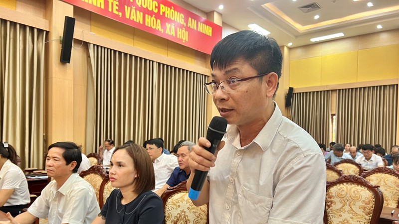 Cử tri Hoài Đức kiến nghị mở rộng vỉa hè đường gom đại lộ Thăng Long