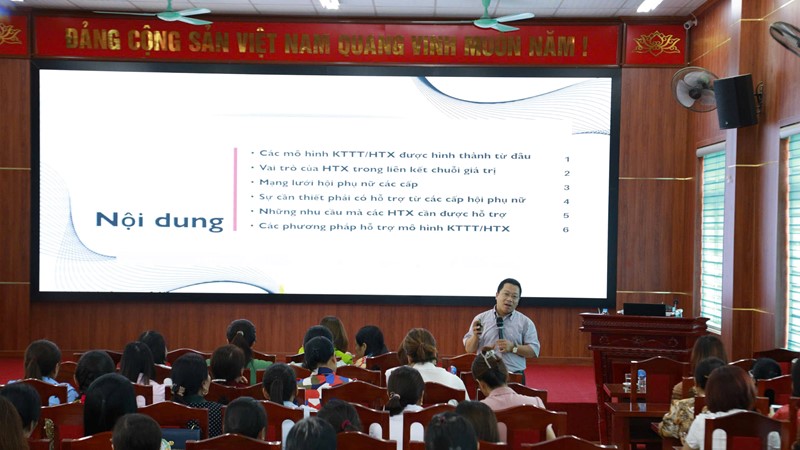 150 phụ nữ Đan Phượng, Hoài Đức được chia sẻ về phát triển hợp tác xã