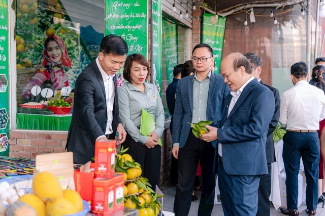  Giới thiệu tiêu thụ sản phẩm cam vàng Hà Giang tại Hà Nội