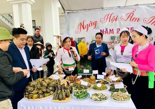 Về Tiến Xuân thưởng thức ẩm thực, xem đám cưới truyền thống người Mường