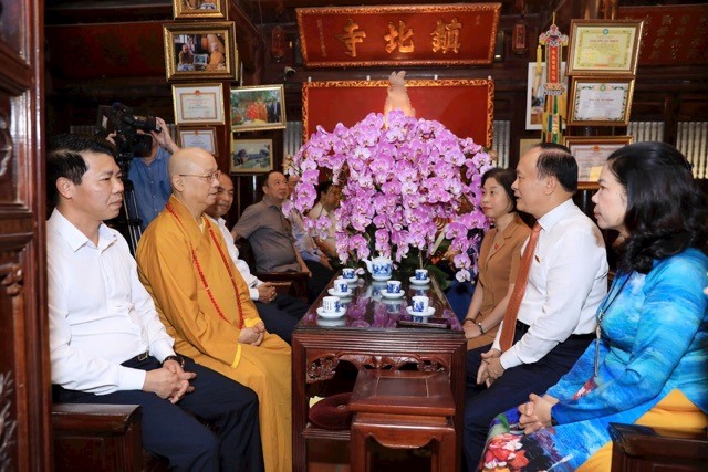 Chủ tịch HĐND TP Hà Nội Nguyễn Ngọc Tuấn chúc mừng Hội đồng Chứng minh Giáo hội Phật giáo Việt Nam