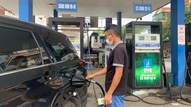 Giá xăng dầu đồng loạt tăng, xăng RON95-III không cao hơn 21.244 đồng/lít