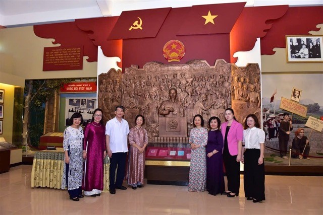 Đoàn đại biểu Quốc hội TP Hà Nội về nguồn tại tỉnh Tuyên Quang