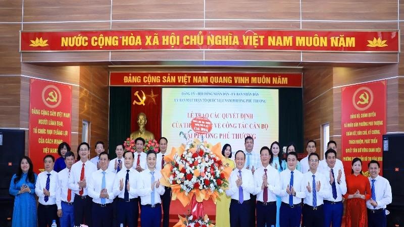 Công bố các quyết định về nhân sự tại phường Phú Thượng