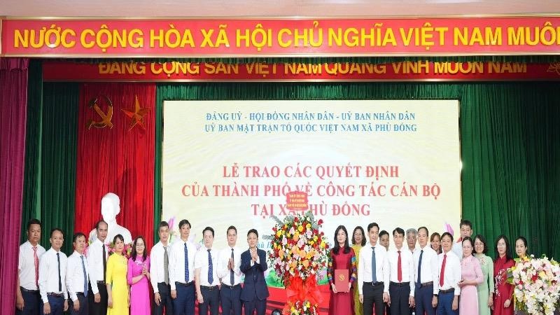 Công bố các quyết định nhân sự xã Phù Đổng