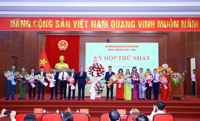 Chủ tịch HĐND TP Hà Nội Nguyễn Ngọc Tuấn dự kỳ họp thứ nhất HĐND xã Phú Xuyên