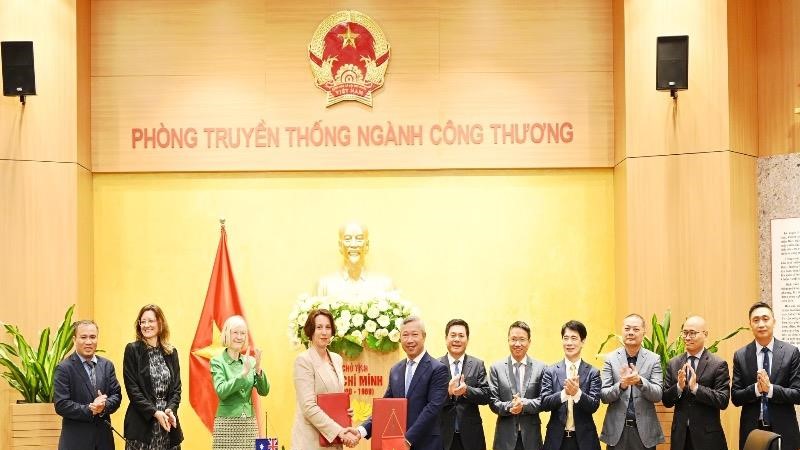 Bộ trưởng Bộ Công Thương Nguyễn Hồng Diên tiếp tân Đại sứ Úc tại Việt Nam