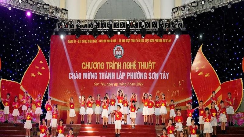 Sơn Tây: Tưng bừng chương trình nghệ thuật chào mừng phường mới