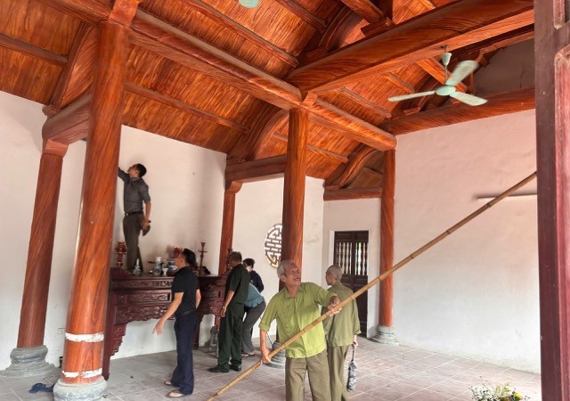 Xã Sơn Đồng ra quân tổng vệ sinh, dọn dẹp, làm đẹp nghĩa trang liệt sĩ