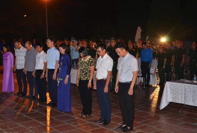 Phường Tùng Thiện thắp nến tri ân các anh hùng liệt sĩ