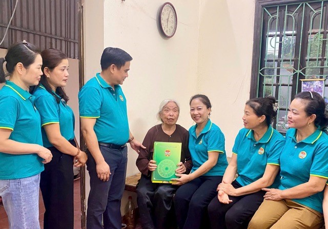Nông dân, phụ nữ xã Gia Lâm triển khai nhiều hoạt động tri ân người có công